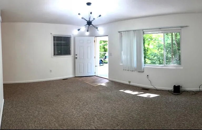 3708 E Shelbiana Rd — Photo 2