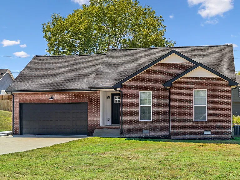 1824 Cottingham Ct — Photo 3