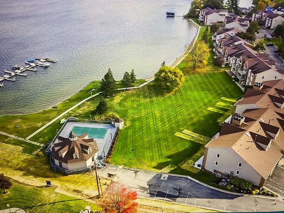 Club House, Pool & Marina