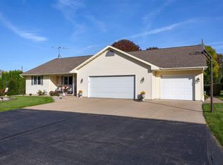 W2442 Valleywood Ln, Appleton, WI 54915