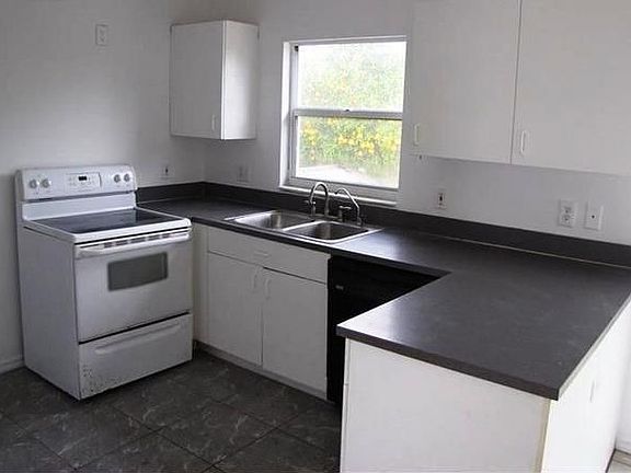 3rd image of 2005 SW 36th Ter