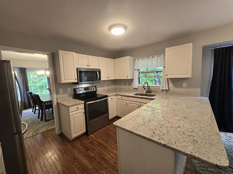 42 Charleston Ct — Photo 5