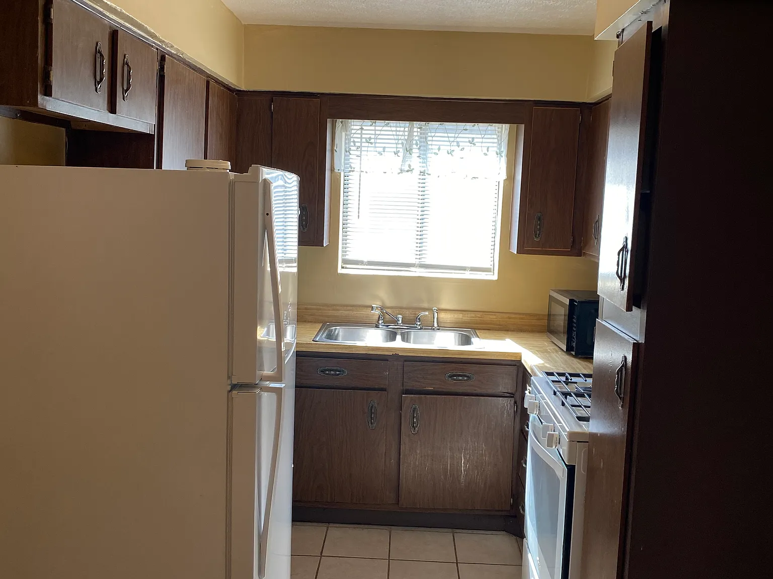 2 bed, 800 sqft, $1,500 — Photo 3