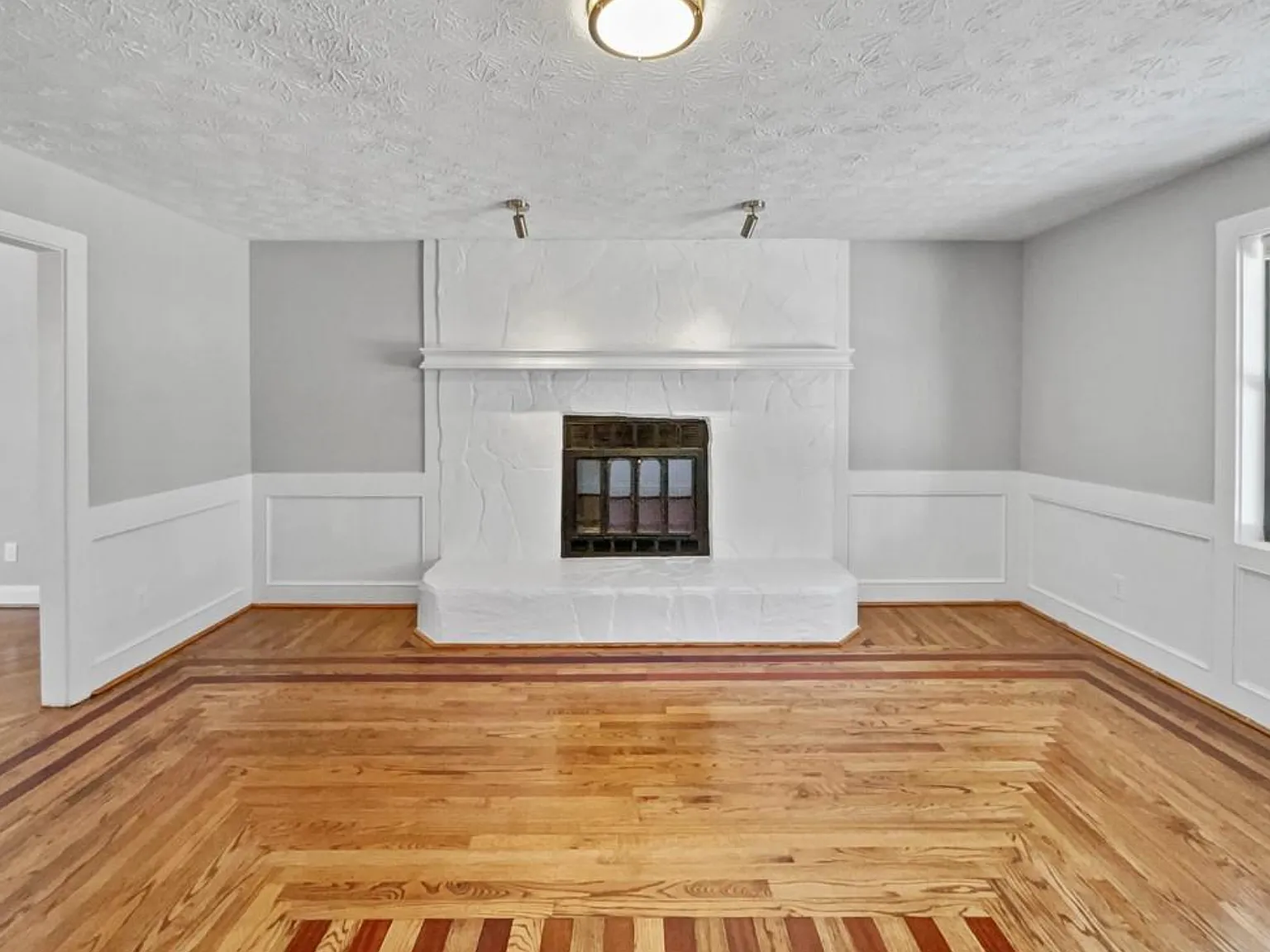 3 bed, 1836 sqft, $2,400 — Photo 2