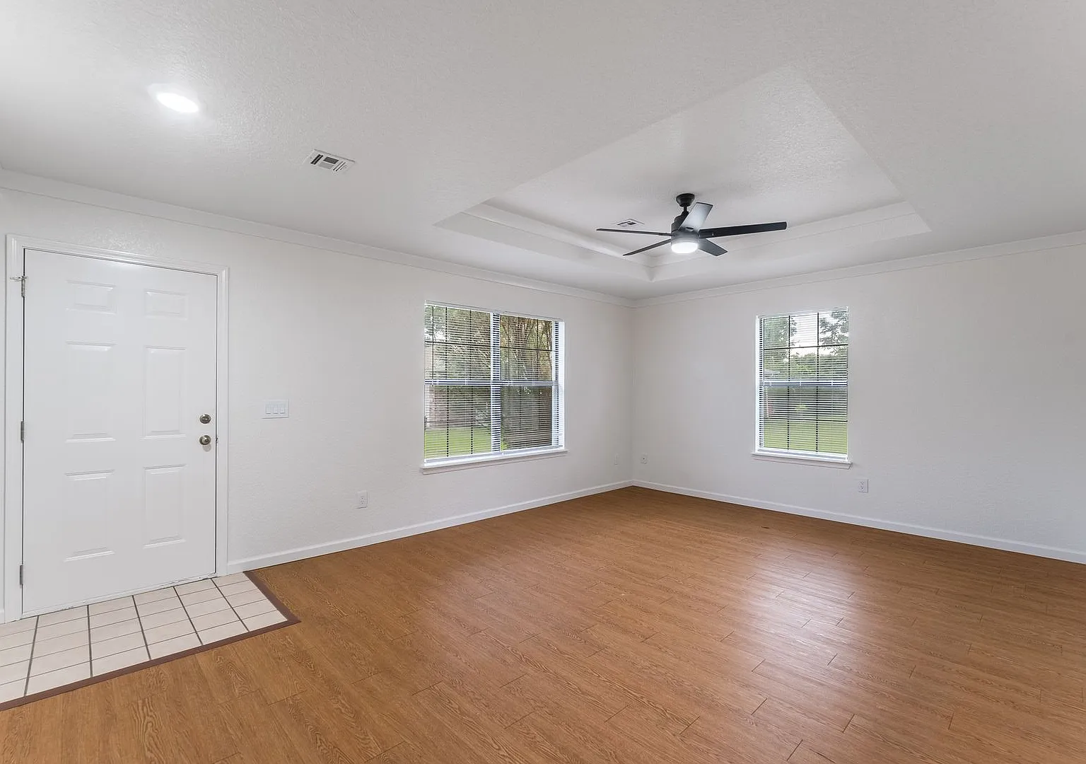 Welcome to this newly updated 2-bedroom, 2-bathroom — Photo 2