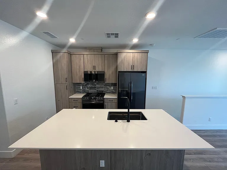 424 W Balsam Ln — Photo 4
