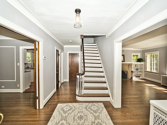 2nd image of 919 N Oak Park Ave