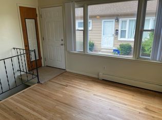 129 N Edgemont St, Belleville, MI 48111