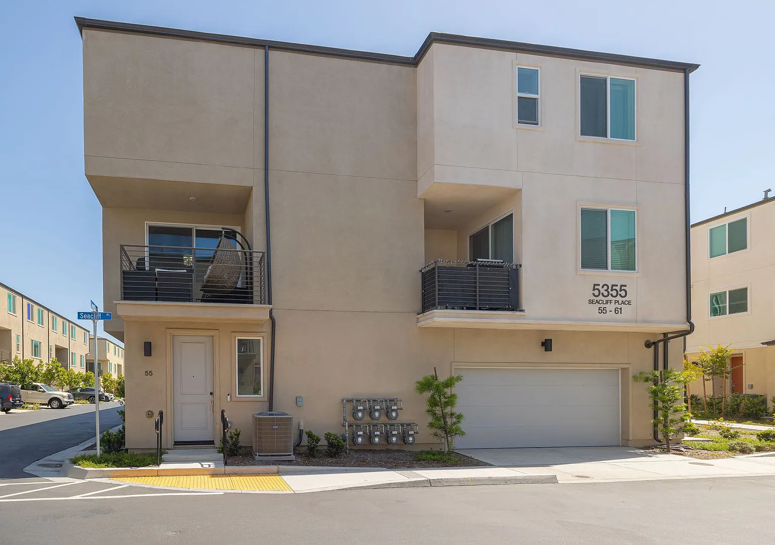 Modern 3-Story Townhouse in Agualuna! — Photo 1