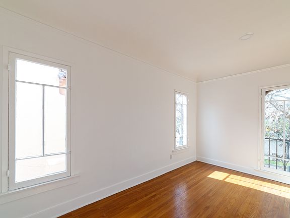 5th image of 246 S Sycamore Ave
