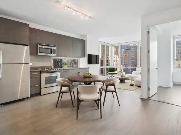 309 5th Avenue image 2 of 18