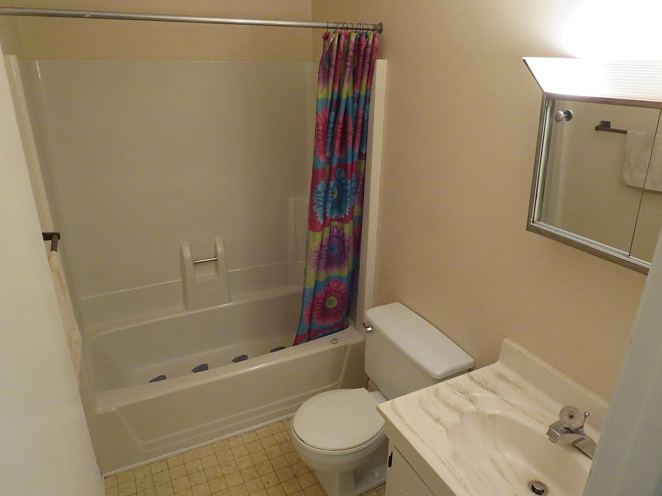1st image of 410 Freedom Dr APT 4