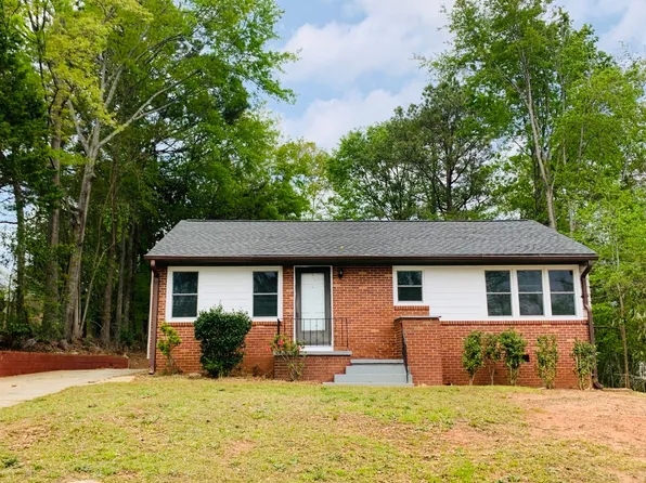 69 4th St, Newnan, GA 30263