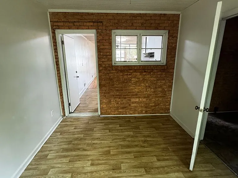 416 Stroud Rd — Photo 22