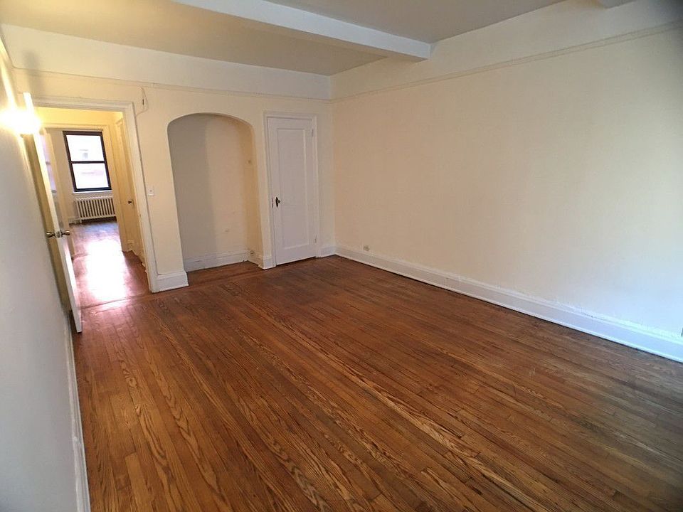 1st image of 11 Waverly Pl APT 4J