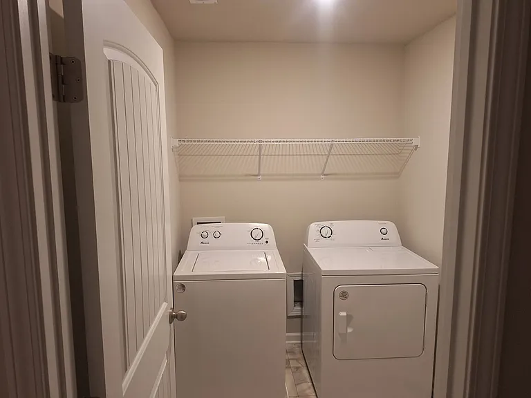 220 Turner Ln — Photo 18