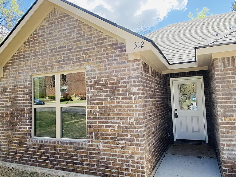 312 E Heron St — Photo 16
