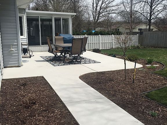 2nd image of 9337 Park Pl