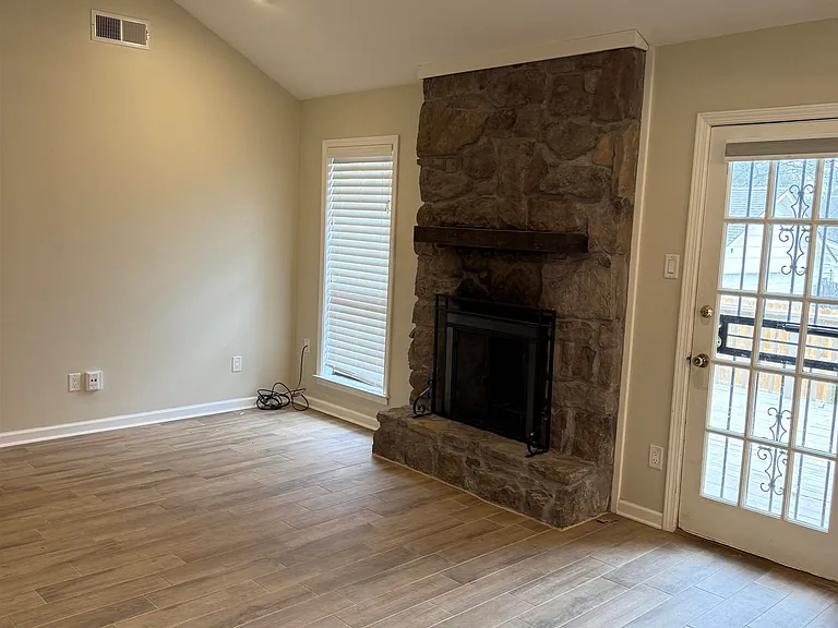 8442 Farrah Ln — Photo 4