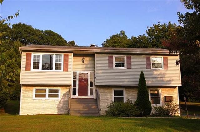 1st image of 4 Hyde Park Dr