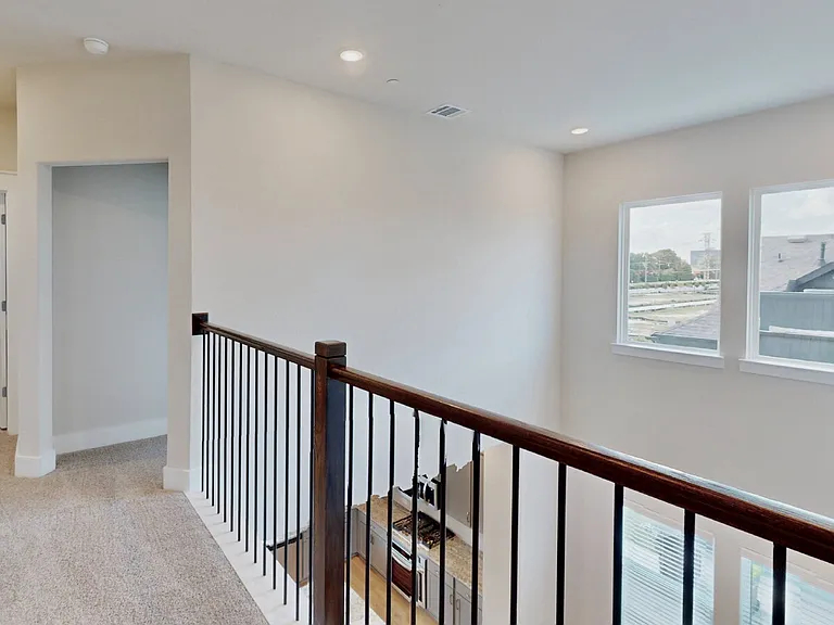832 Concan Dr — Photo 6