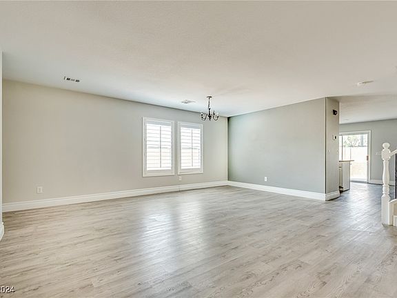 4th image of 636 Sunderland Ct