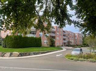 4 Putnam Hl #1D, Greenwich, CT 06830