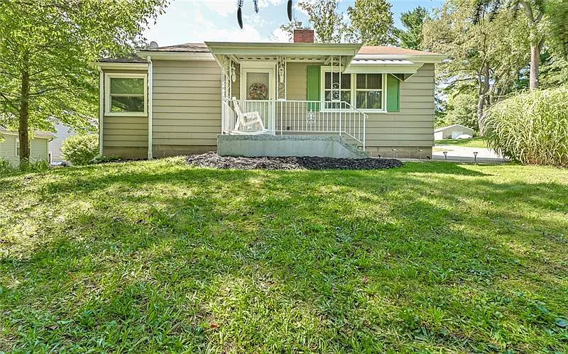 4685 Greenwood Dr photo 1