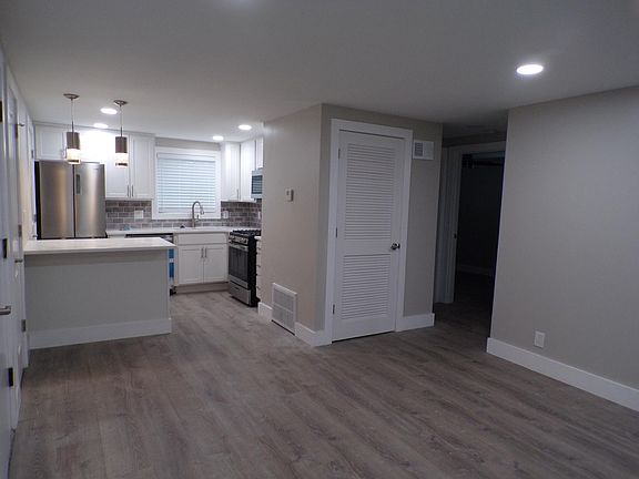 2nd image of 118 W Dodridge St #B