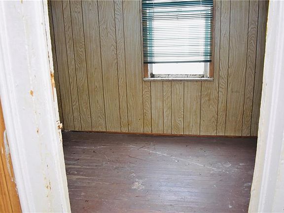 5th image of 164 Titus Ave