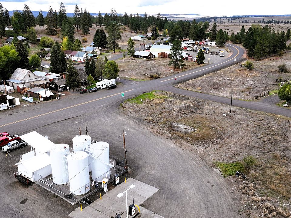 2nd image of 208 W Main St