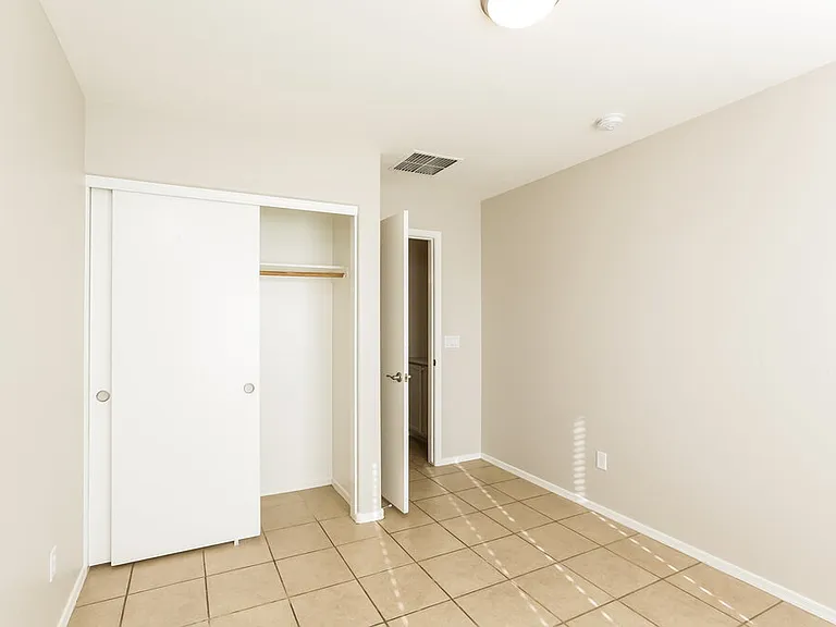 6622 S 23rd Ave — Photo 13