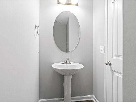 5th image of 211 Woodland Valley Ln