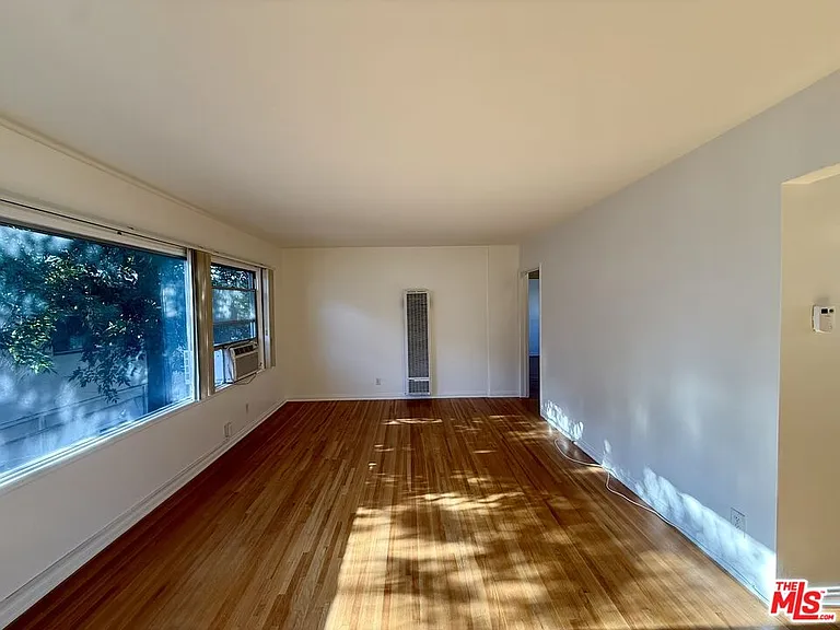 14944 Dickens St #3 — Photo 4