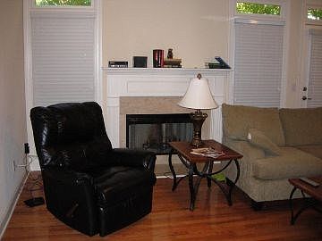http://www.propertyboss.net/CustomerImages/REMAXATL_73579/media/Properties/2464%20Oak%20Grove%20Vista/zsmall_Liv%20Room_Medium.JPG