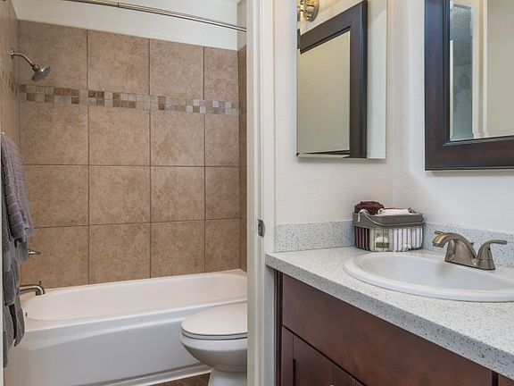 5th image of 920 N Kings Rd #118