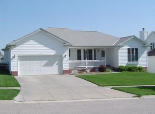 4600 Birch Creek Dr, Lincoln, NE 68516