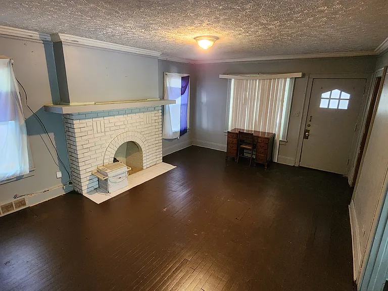 1540 Maple Rd — Photo 5