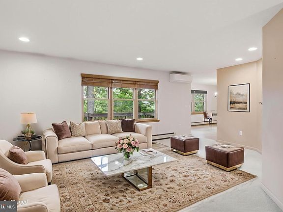 5th image of 430 Forbes Rd