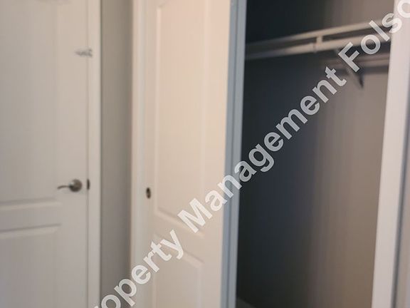 4th image of 3050 Pescara Pl #B