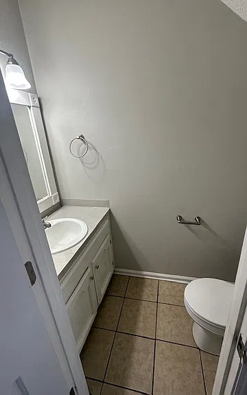 downstairs 1/2 bathroom