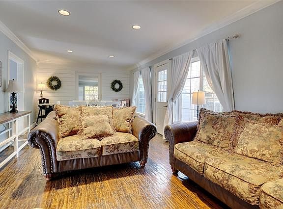 3rd image of 3736 Willomet Ave