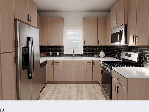 4th image of 94 Starling Ln #1-4