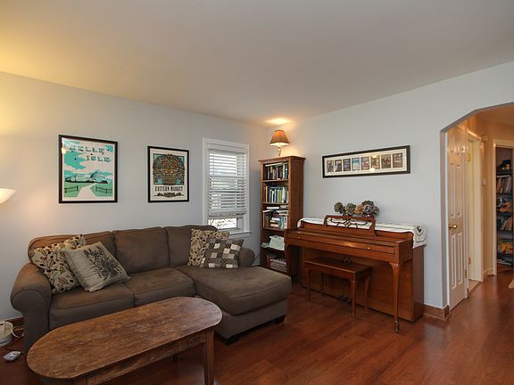 4th image of 908 N Dorchester Ave