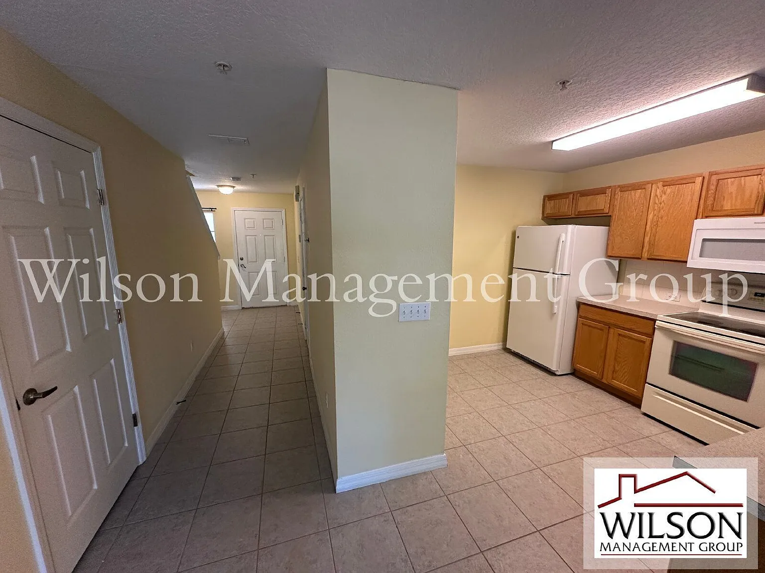 2 bed, 2.5 bath, 1304 sqft, $1,795 — Photo 2