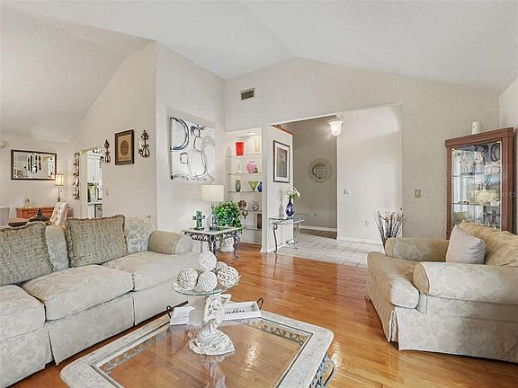 3rd image of 2810 WINTERSET PARK