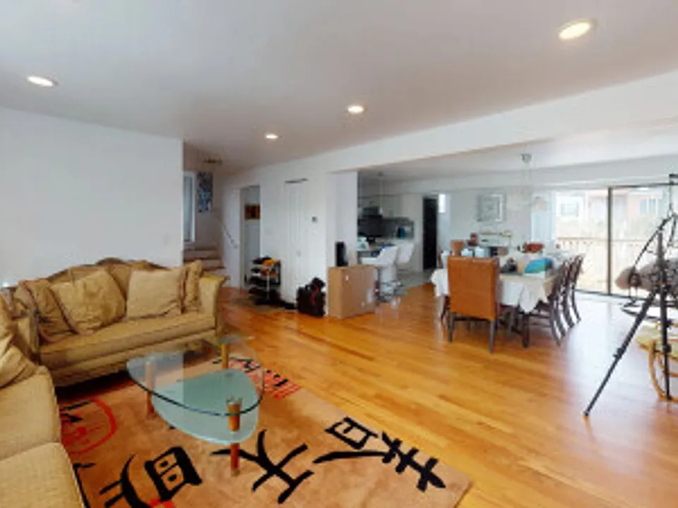22-24 Broadlawn Park