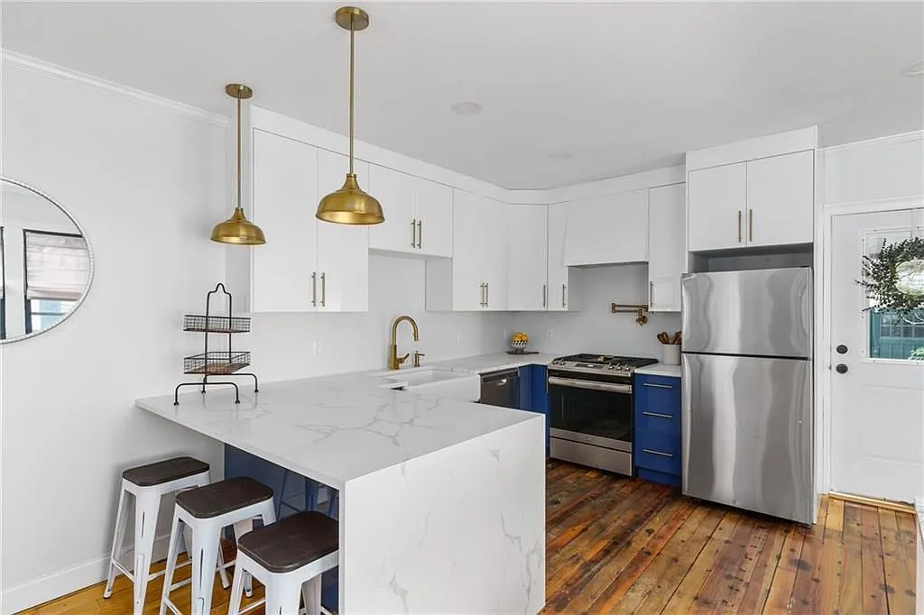 3 bed, 2.0 bath, 1300 sqft, $3,850 — Photo 4