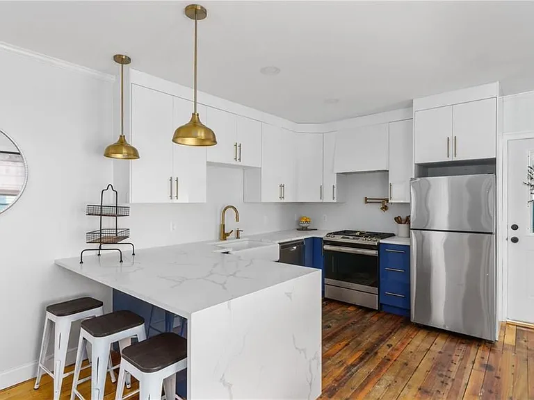 11 Sunshine Ct — Photo 4