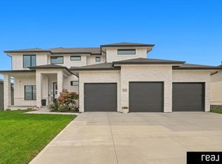 21103 Atwood Ave, Elkhorn, NE 68022